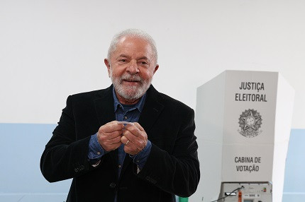 Luiz Inácio Lula da Silva durante votação do primeiro turno