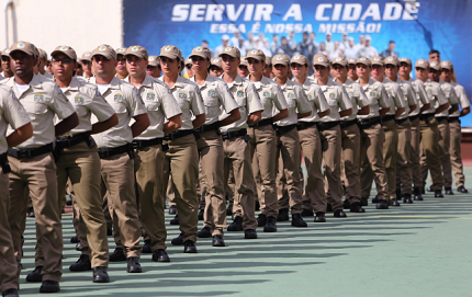 Guardas municipais do Rio de Janeiro em formação