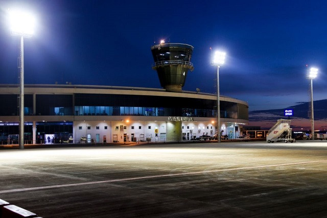 Aeroporto de Maringá visto de noite