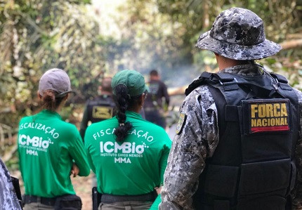 Agentes do ICMBio e da Força Nacional durante ação na Amazônia