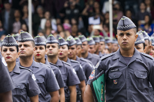 Foto de policiais de São Paulo perfilados